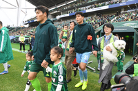 [포토]가족과 함께 경기장 입장하는 전북 선수들