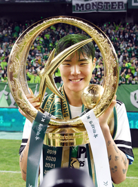 [포토]전북 골키퍼 송범근, 우승했어요!