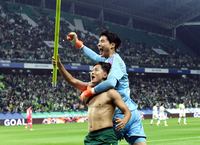 [포토]전북 이승우, 상의 벗어던진 화끈한 세리머니