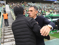 [포토]황선홍 감독과 인사를 나누는 포옛 감독