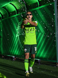 [포토]전북 이승우, 우승 샴페인 뿌리며!