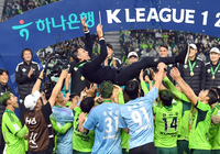 [포토]전북 포옛 감독의 우승 헹가래