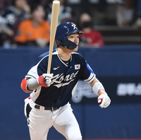 [포토] 타구 쳐다보는 박해민