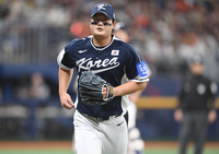 [포토] 5회 마운드 내려오는 김서현