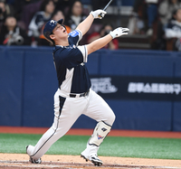 [포토] 타구 쳐다보는 노시환