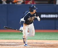 [포토] 문현빈, 8회 내야안타