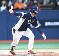 [포토] 문보경 ‘먼저 득점합니다’