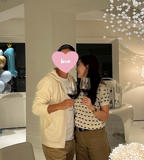 김정은, 럭셔리한 홍콩 집 공개…남편과 달달한 일상