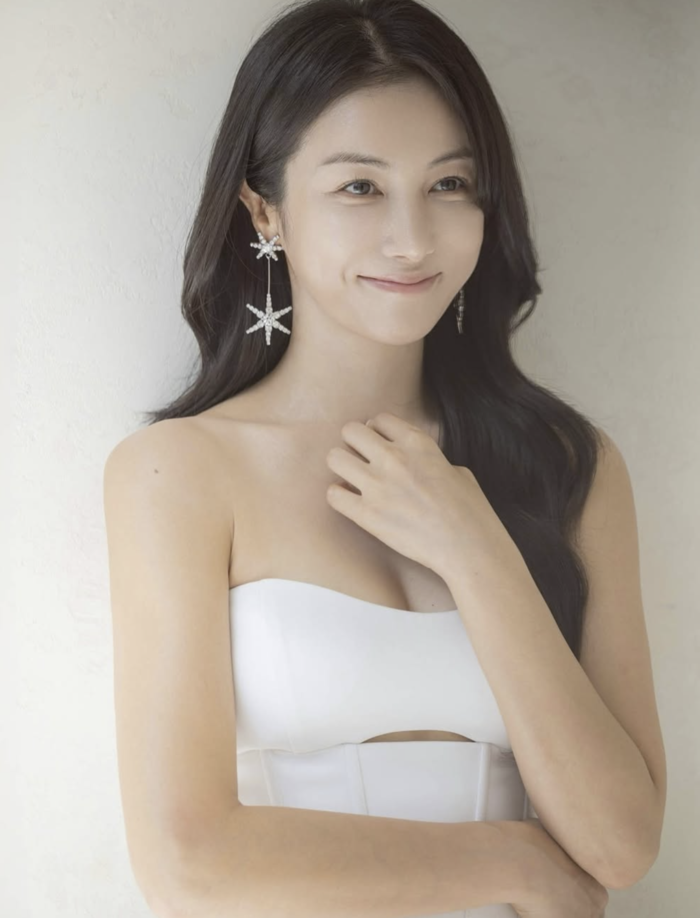 결혼 앞둔 김옥빈, 우아+섹시 웨딩드레스 자태