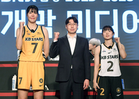 [포토]돌아온 KB스타즈 박지수, 김완수 감독-허예은과 함께!