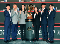 [포토]여자프로농구 우승 트로피의 주인공은 누구...