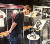 가요계 히어로 임영웅, 축구화 앞에선 소년美 폭발!