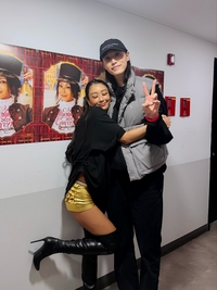 효린, 콘서트 마친 뒤 ‘신인감독’ 김연경과 ‘격한 포옹’...어떤 인연이...