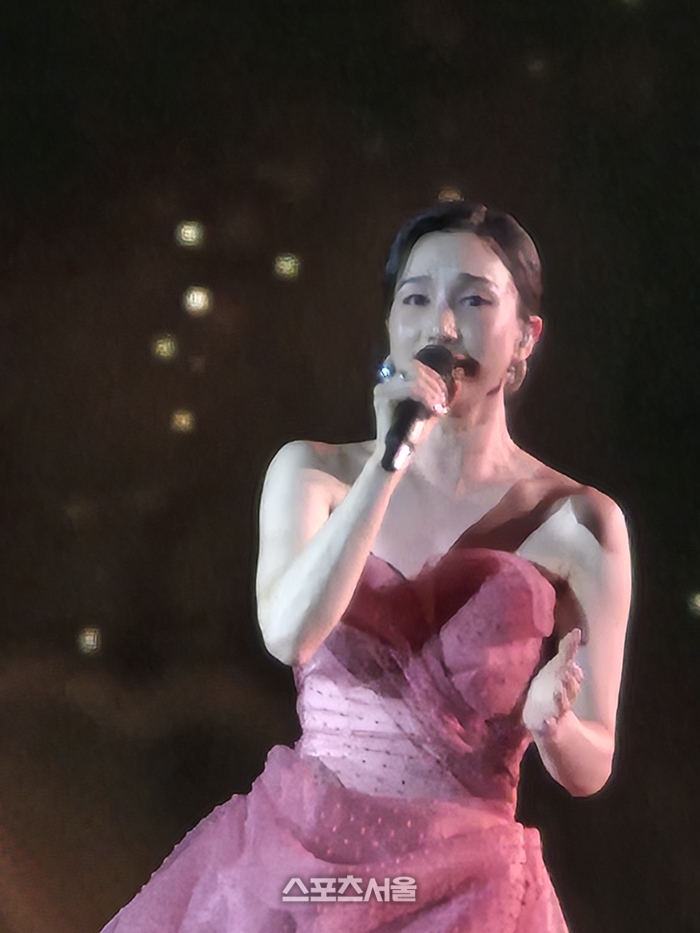 리아킴이 ‘위대한 약속’을 열창하고 있다. ( 사진 / 고봉석 기자 )