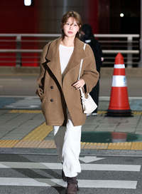 소녀시대 수영, 온앤온 코트로 완성한 우아한 공항 패션... 클래식·트렌디 겸비한 윈터룩 선보여