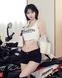 모델 안나경, 오토바이와 함께한 매혹적인 비주얼··· 173cm 완벽 비율에 클래식한 분위기