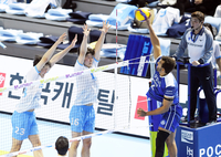 [포토]힘차게 공격하는 삼성화재 아히