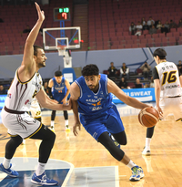 [포토] 칸터 ‘낮게 돌파’