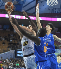 [포토] 마레이 ‘둘이나 왔어?’