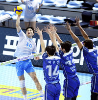 [포토]대한항공 정지석, 삼성화재 3인 블로킹을 피해서!