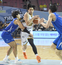 [포토] 타마요 ‘수비 사이로 돌파’