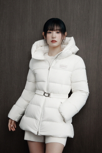 김지원, 겨울 여신으로 변신…듀베티카 2025 윈터 화보 공