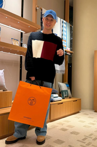 H사 명품백 든 박유천, 퀭한 얼굴에도 환한 미소 [★SNS]