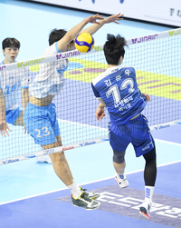 [포토]삼성화재 김준우의 속공을 블로킹 하는 대한항공 김민재