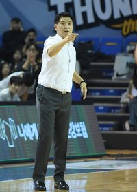 [포토] 작전 지시하는 조상현 감독