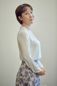 김국희, 또 새 얼굴 도전…‘콘크리트 마켓’ 주민 된다 [공식]