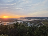 짠맛 뒤에 숨은 단맛, 삶을 치유하다…신안 태평염전 1박 2일 [원성윤의 인생은 여행처럼]