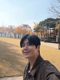 ‘가을 왕자’ 김선호,  보조개 미소에 심쿵!