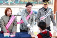 이상일 용인시장, 구갈초서 어린이 교통안전 연합캠페인 펼쳐