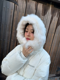 ‘벌써 겨울이?’ 권나라, 흰색 롱패딩으로 완성한 ‘청순 겨울룩’