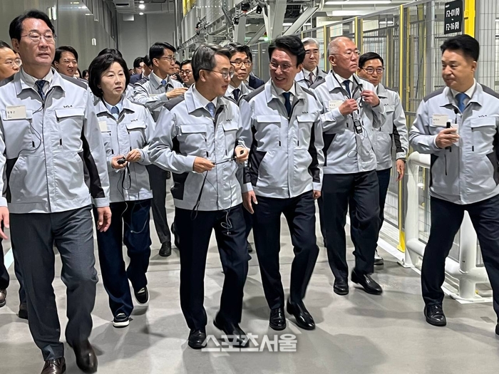 김동연“경기도 투자유치 결실...화성 기아 PBV 전용공장 가동”