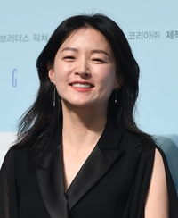 이영애, 뇌출혈로 쓰러진 태국인 유학생 위해 1천만 원 기부 선행