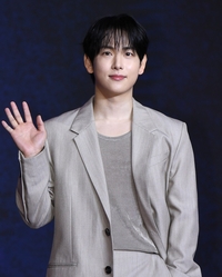 임시완, 강타 손 잡고 첫 솔로 데뷔