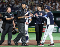 “변화구 제구 필요해” 류지현 감독, 사사구 11개 아쉬움 토로…2차전 한동희 투입 [SS도쿄in]