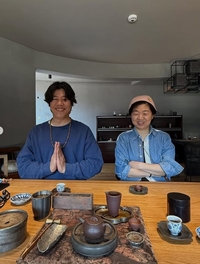 이상순 “요즘” 한장의 사진…반려견과 벽난로, 평창동의 조용한 오후