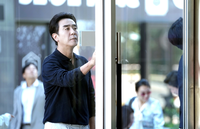 ‘은퇴’ 류승룡, 건물주로 인생 2막 노린다(‘김 부장 이야기’)