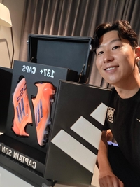 캡틴 손흥민, A매치 최다 출전 기념‘137+CAPS’ 헌정 축구화 공개... ‘이제 A매치 최다골 도전’