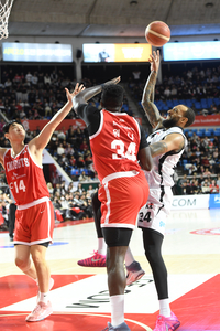 [포토]힘겹게 슛하는 KT 윌리엄스