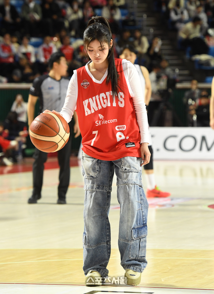 [포토]피프티프피트 아테나, 농구공 튀기며!