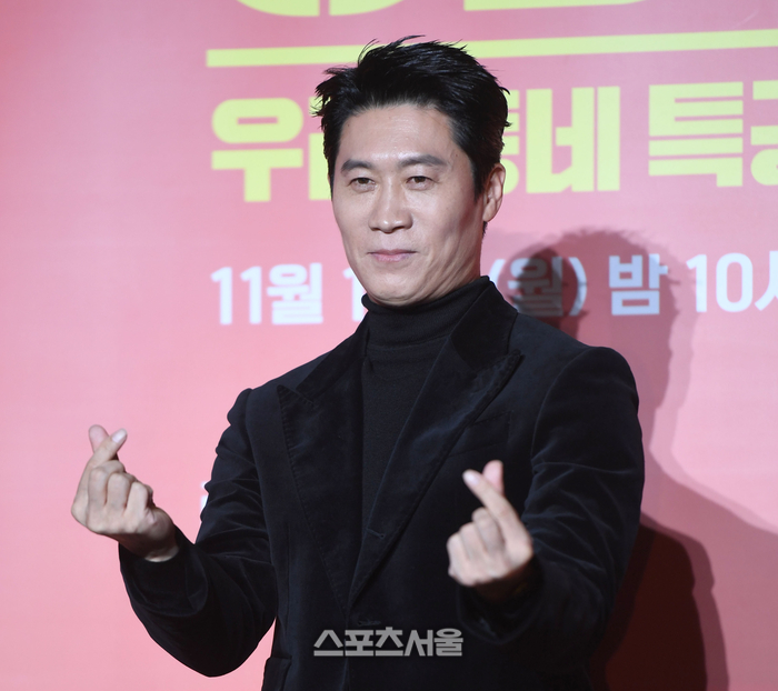 [포토] 진선규 ‘쌍하트 발사’