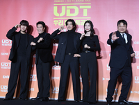 [포토] 포토타임 갖는 ‘UDT:우리 동네 특공대’ 요원들