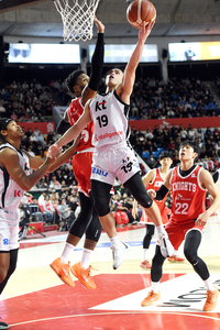 [포토]KT 카굴랑안, 장신 숲 뚫고!