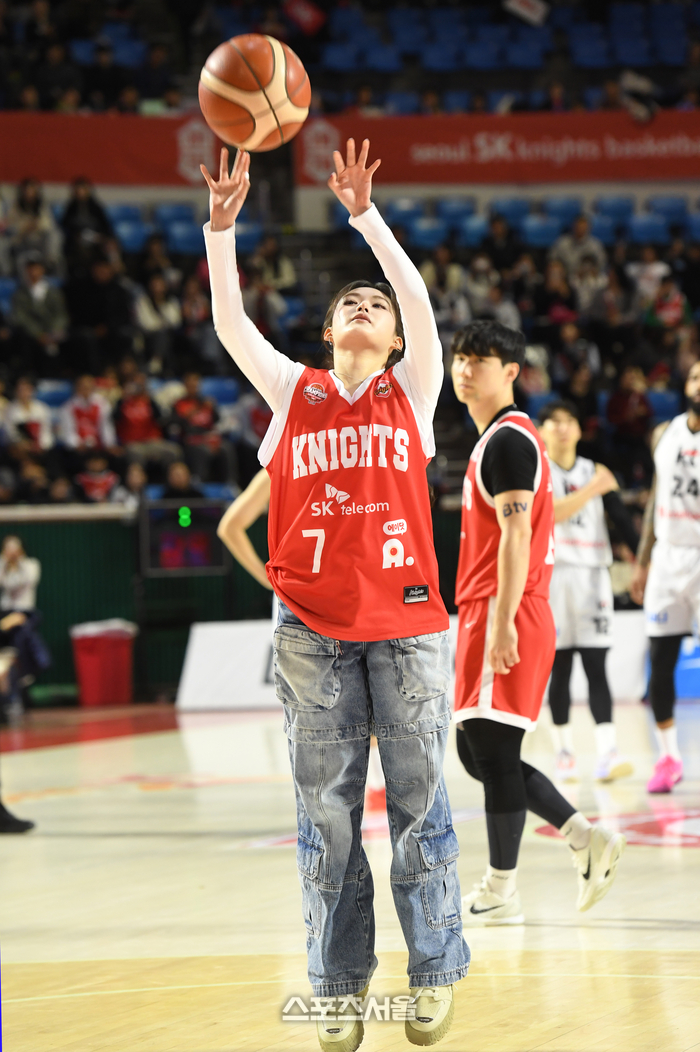 [포토]피프티피프티 아테나, 힘차게 슛!