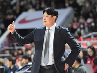 [포토]KT 문경은 감독, 엄지 척!