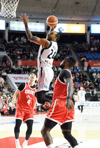 [포토]골밑슛 하는 KT 윌리엄스