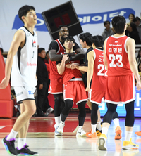 [포토]3점슛에 기뻐하는 SK 김낙현